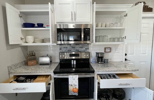 Folkston House | Conductor’s Corner - Exquisite Railside Cottage in Folkston, GA
