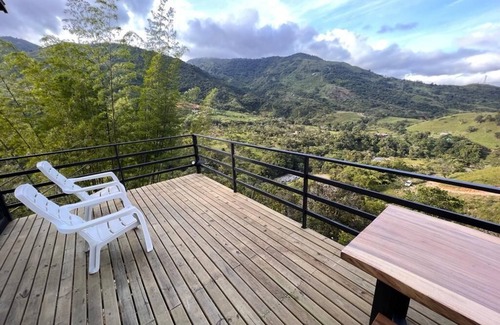 San Rafael Cabin | Conecta con la Magia, Hermosa Cabaña en la Colina