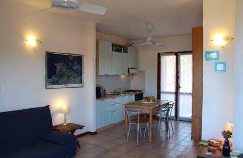 San Pasquale House | Confortevole Trilocale con Vista Mare a San Pasquale, Sardegna