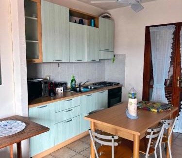 San Pasquale House | Confortevole Trilocale con Vista Mare a San Pasquale, Sardegna