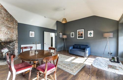 Broadstone Apartment | Connaught Apartment, 7 Henrietta Street, Dublin City Centre
