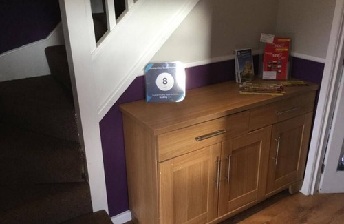 Cannards Grave Bed & Breakfast | Constantine Court Homestay nShared bathroom with owner