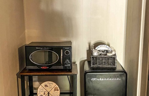 Quitman House | Contact less checkin -Gar Getaway- Room 8