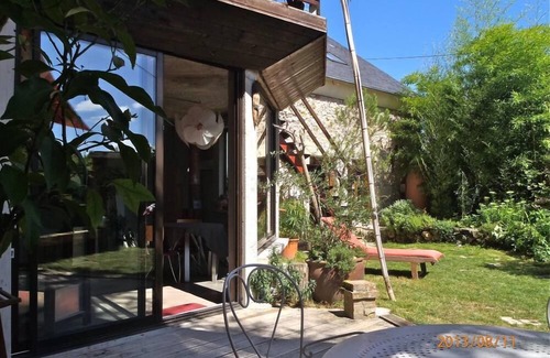 Saint-Etienne-de-Chigny House | contemporary cave house
