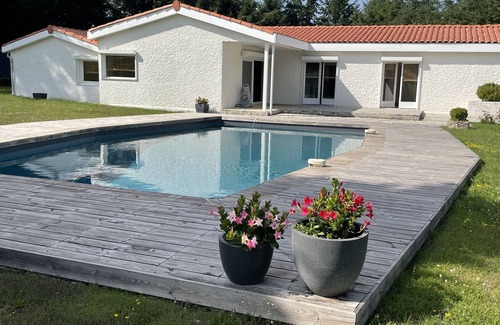 Saint-Paul-des-Landes House | Contemporary house with swimming pool and tennis court