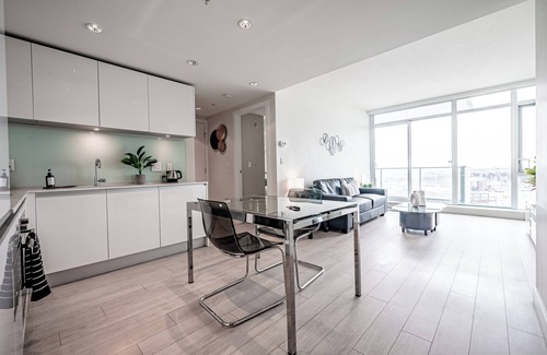 Victoria Park House | Contemporary 1 bd with stunning views *Stampede*
