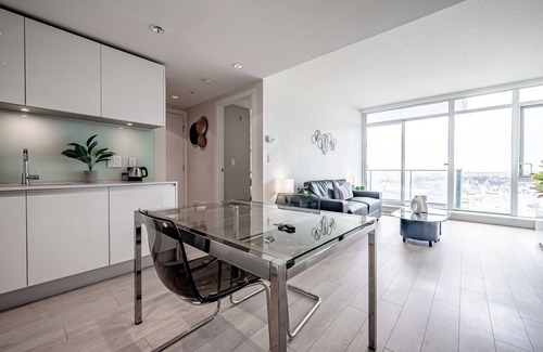 Victoria Park House | Contemporary 1 bd with stunning views *Stampede*
