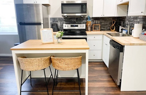 Cincinnati Apartment | *Contemporary 1 bed close to Xavier & Downtown*