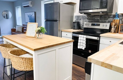 Cincinnati Apartment | *Contemporary 1 bed close to Xavier & Downtown*