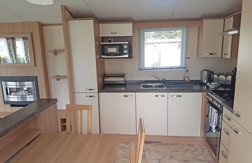 Kilcreggan House | Contemporary 12ft-wide caravan with one double and two twin.
