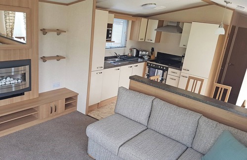 Kilcreggan House | Contemporary 12ft-wide caravan with one double and two twin.