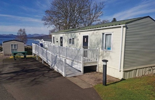 Kilcreggan House | Contemporary 12ft-wide caravan with one double and two twin.