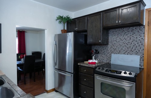 Port Dalhousie Apartment | Contemporary 2 Bedroom Apt w/Private Balcony Located in Heart of Port Dalhousie