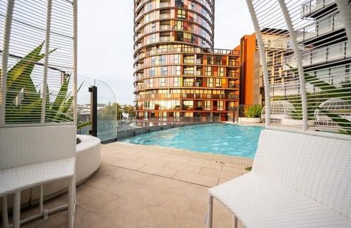 Zetland Apartment | Contemporary 2-Bed Apartment Minutes to City