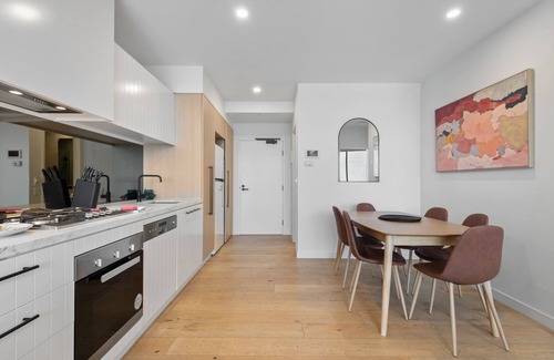 Clayton Apartment | Contemporary 2-Bed Haven with Swimming Pool