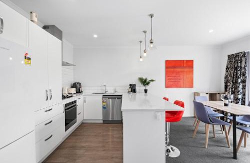 Frankton Apartment | Contemporary 3 Bed Townhouse Near CBD & Hospital
