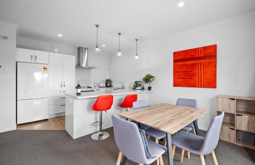 Frankton Apartment | Contemporary 3 Bed Townhouse Near CBD & Hospital