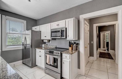 Springfield Apartment | Contemporary 4BR - Perfect for families & groups