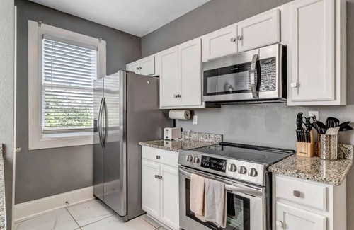 Springfield Apartment | Contemporary 4BR - Perfect for families & groups