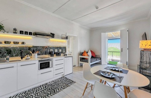 Observatory Apartment | Contemporary and Stylish Apartment in Observatory
