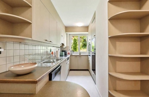 Horgen District Apartment | Contemporary Chic: Cozy Ruschlikon APT