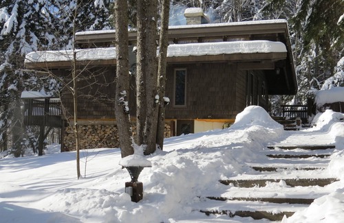 Pittsfield House | Contemporary Classic Vermont Ski House with 4 bedrooms - Sleeps 8 in Beds