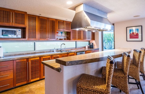 Pedregal House | Contemporary, clean, spacious ocean view villa, huge pool, 2 blocks from Marina
