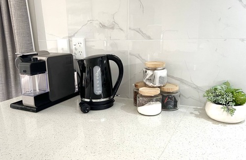 Panmure House | Contemporary Elegance Meets Comfort - Central Auckland - Sleeps 6.