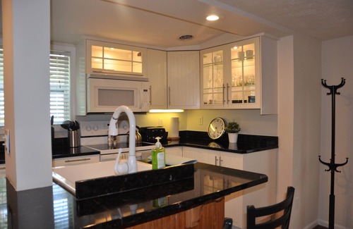 Knoxville Apartment | Contemporary Hideaway near Historic Harpers Ferry!