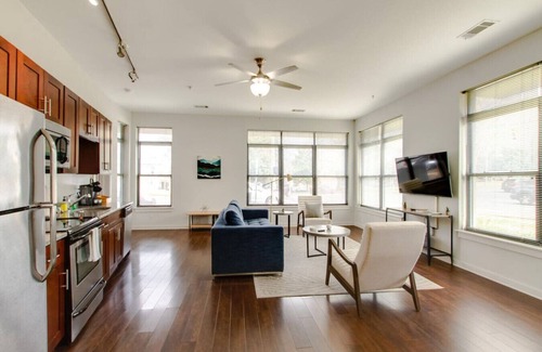 Hillsboro Village Apartment | Contemporary Home - Music Row - Belmont Area