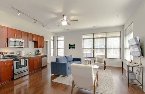 Hillsboro Village Apartment | Contemporary Home - Music Row - Belmont Area