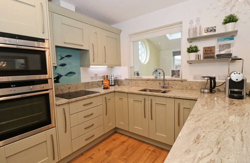 St Merryn House | Contemporary house, lovely village location, close to beaches.