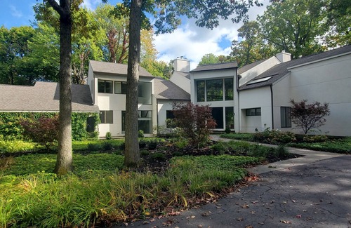 Lake Forest House | Contemporary house with partial lake views/quiet and private area/gut reno/2023
