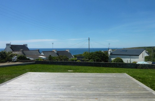 Plogoff House | Contemporary house with ocean view in 2 steps of heathland and its trails