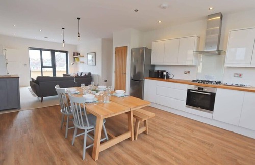 Southville Apartment | Contemporary Large 2 Bedroom Apartment with Parking