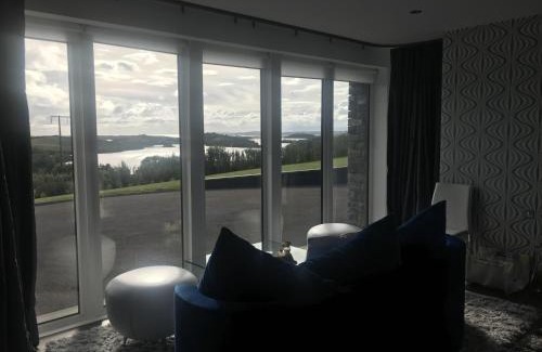 Laghy House | Contemporary Living Overlooking Water