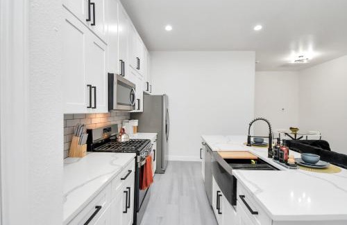 Southeast Houston House | Contemporary Luxury 3 Bed - NRG-MED CENTER
