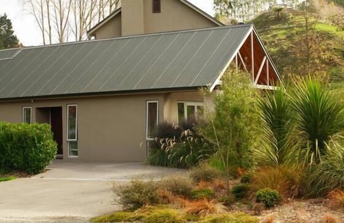 Lake Okareka Cottage | Contemporary relaxed Cottage on 100 acres