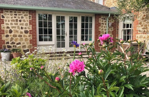 Pagham Apartment | Contemporary & sleek self-catering space, with secure off-street parking.