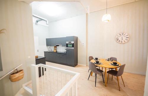 Rotterdam Apartment | Contemporary Stylish 2BDR Apartment LK