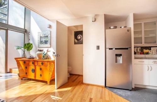 San Miguel Chapultepec House | Contemporary townhouse with plenty of light
