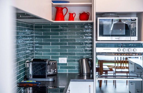 Albert Town House | Contemporary Thyme Cottage