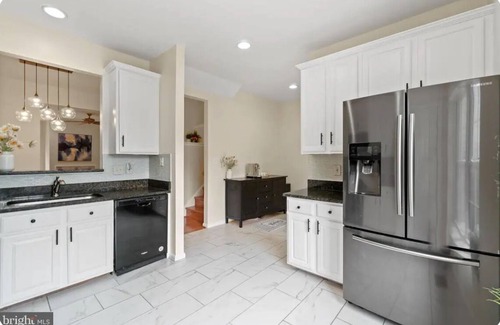 Sterling House | Contemporary Town-home with free parking at premises!