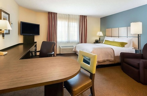 Somerset Hotel | Contemporary Suite w/Private Kitchen and Free Parking! Near Rutgers University