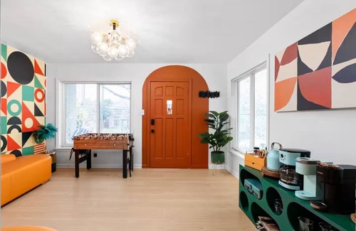 Greater South River City House | Content Casa: Walk to Bars + Sauna & Hot Tub