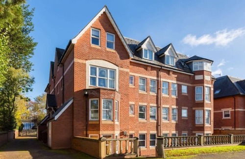 Leamington Spa Apartment | Contractor & Corporate Flat | WiFi + Parking