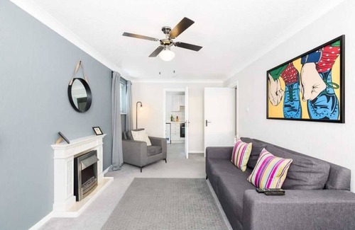 Leamington Spa Apartment | Contractor & Corporate Flat | WiFi + Parking