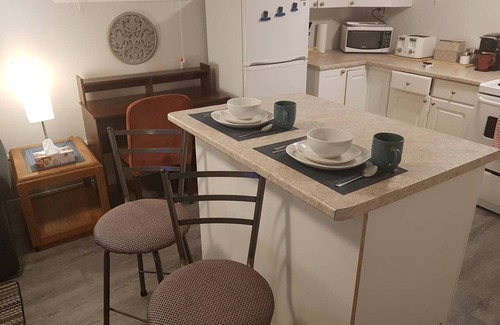 Sarnia Apartment | Contractors/Trades - Private Apt in Central Sarnia