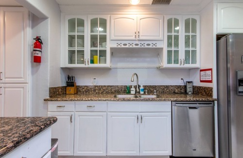 Sherwood Forest and Thistle Development House | Convenience Location! Only 2.5 miles to Disneyland, 13 miles to Huntington Beach