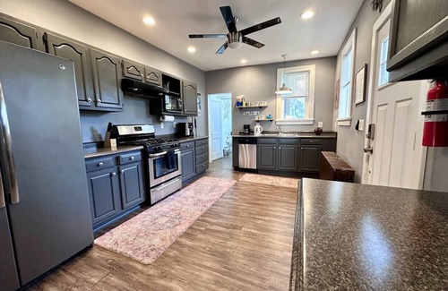 South Side Slopes House | Convenient 1 BR close southside